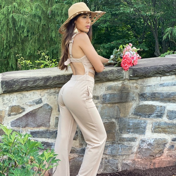 ‼️ Nude Open Back Jumpsuit Romper Pants Jumper - Picture 3 of 7